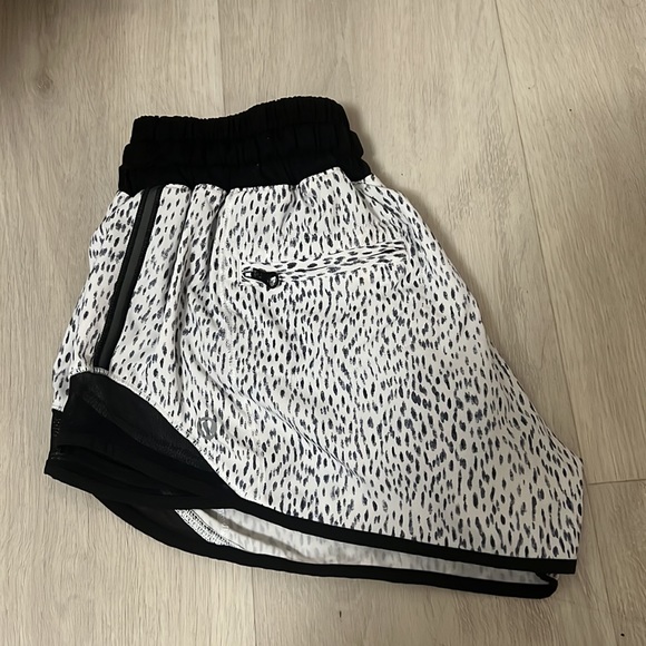 Lululemon Hotty Hot Short - Dottie Dash Leopard Print - Picture 2 of 3